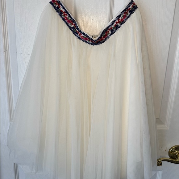 Sherri Hill | White Two-Piece Floral Embroidered Dress - Picture 6 of 7